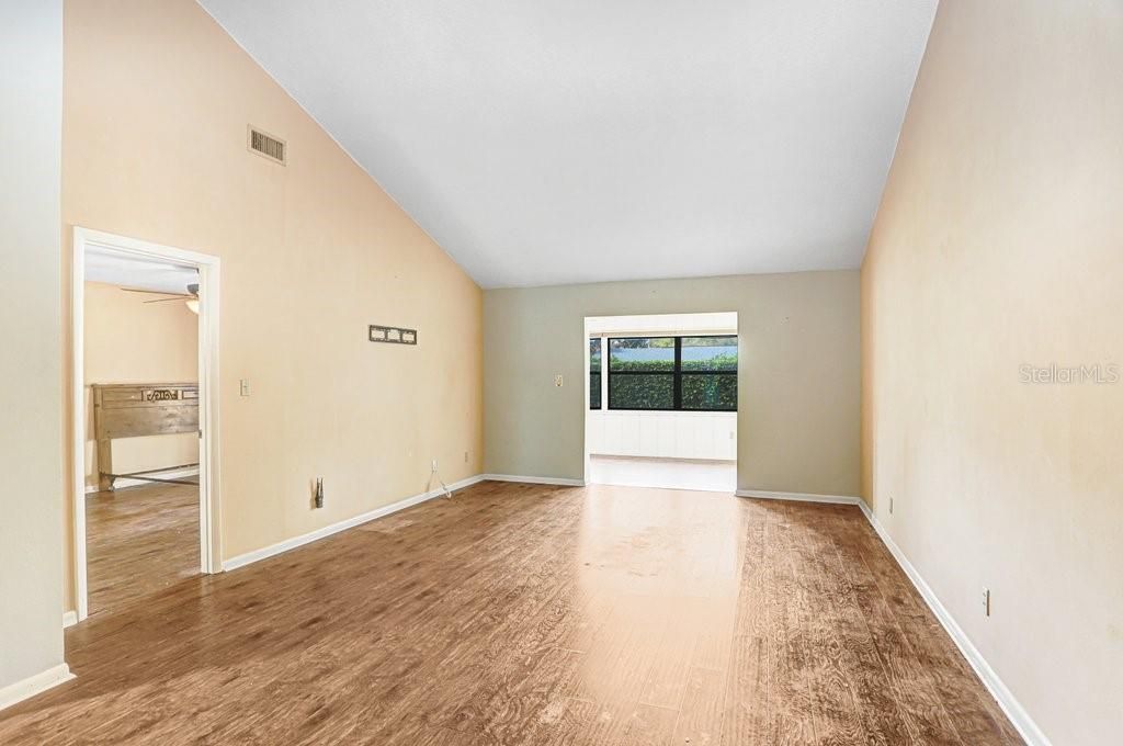 For Sale: $179,999 (2 beds, 2 baths, 1545 Square Feet)