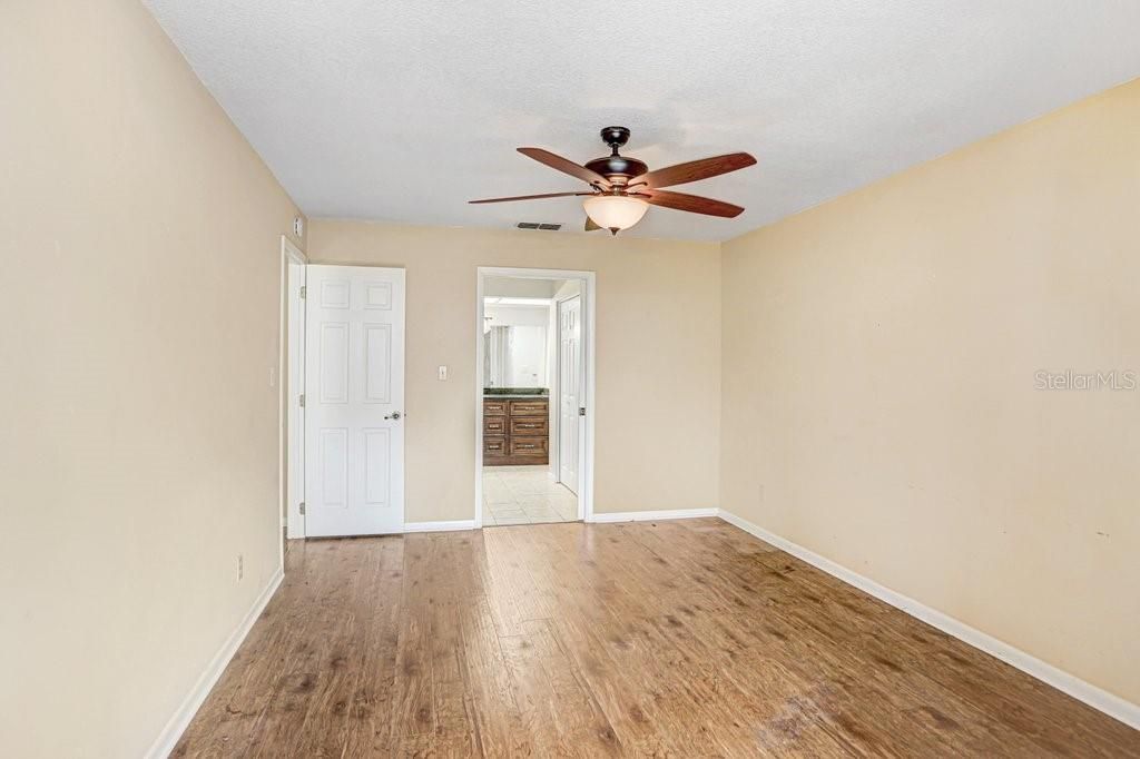 For Sale: $179,999 (2 beds, 2 baths, 1545 Square Feet)
