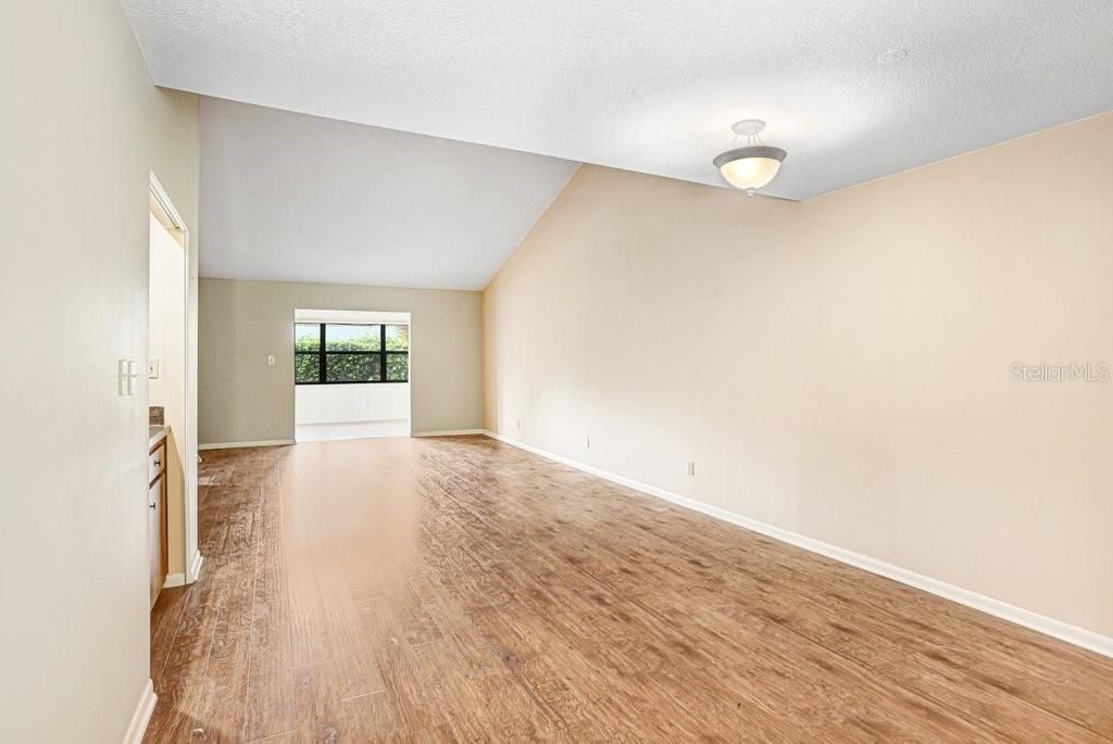 For Sale: $179,999 (2 beds, 2 baths, 1545 Square Feet)