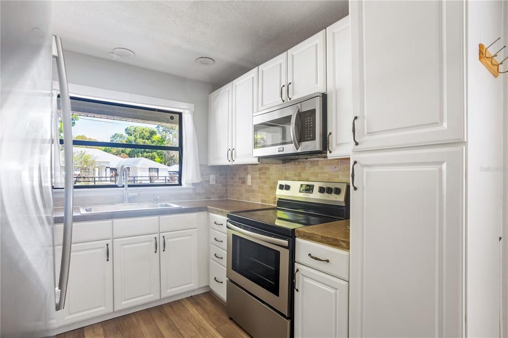 Activo con contrato: $294,000 (2 camas, 2 baños, 1331 Pies cuadrados)