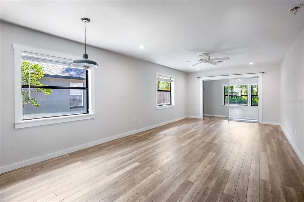 Activo con contrato: $294,000 (2 camas, 2 baños, 1331 Pies cuadrados)