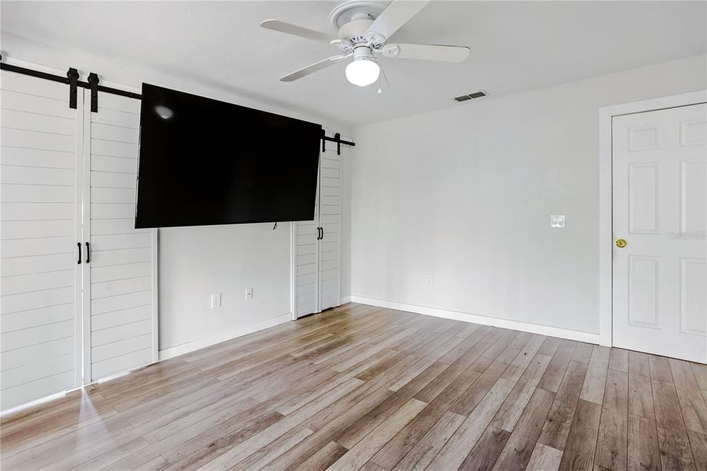 Activo con contrato: $294,000 (2 camas, 2 baños, 1331 Pies cuadrados)