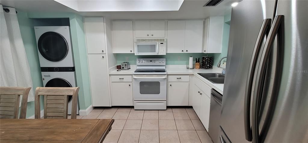 For Sale: $260,000 (3 beds, 2 baths, 1595 Square Feet)