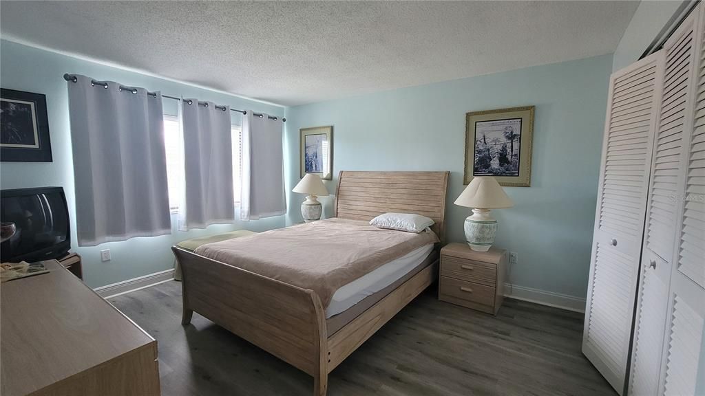 For Sale: $260,000 (3 beds, 2 baths, 1595 Square Feet)