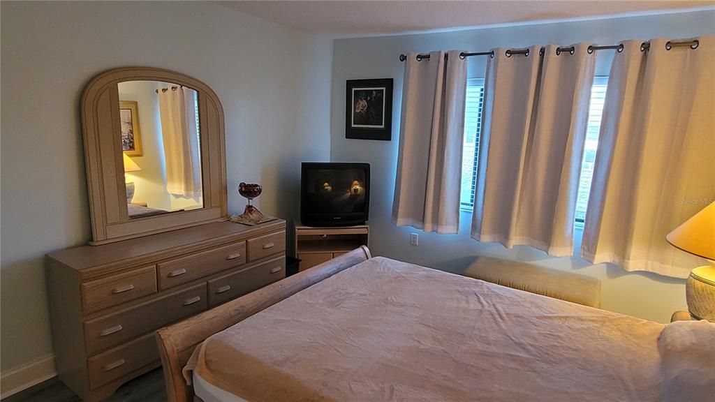 For Sale: $260,000 (3 beds, 2 baths, 1595 Square Feet)