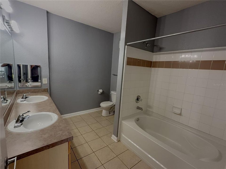 For Sale: $199,000 (4 beds, 2 baths, 1688 Square Feet)
