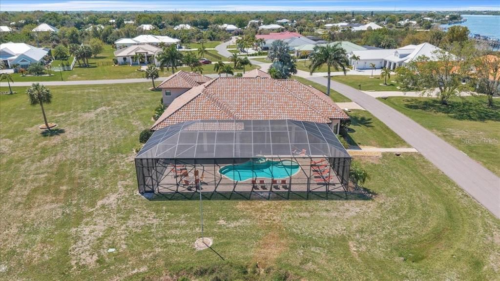 For Sale: $1,650,000 (4 beds, 4 baths, 4621 Square Feet)