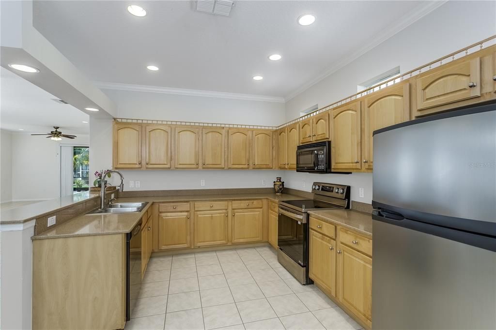 Activo con contrato: $315,000 (3 camas, 2 baños, 1664 Pies cuadrados)