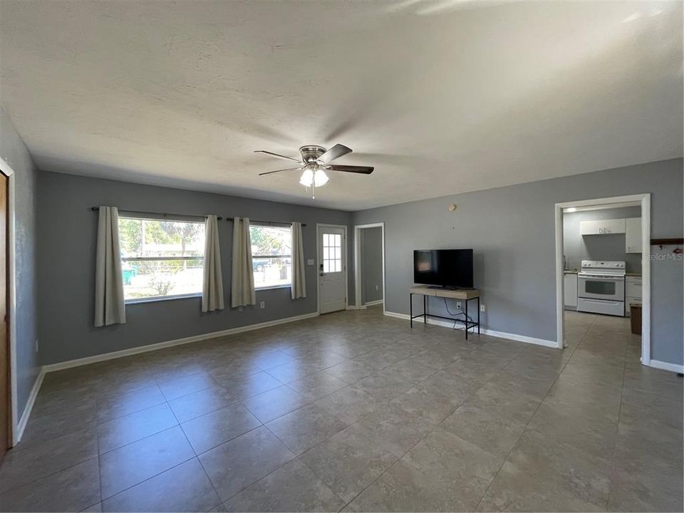Activo con contrato: $365,000 (3 camas, 2 baños, 2020 Pies cuadrados)