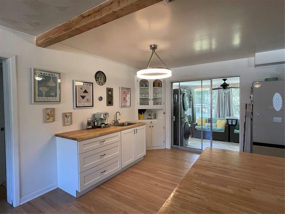 Activo con contrato: $365,000 (3 camas, 2 baños, 2020 Pies cuadrados)
