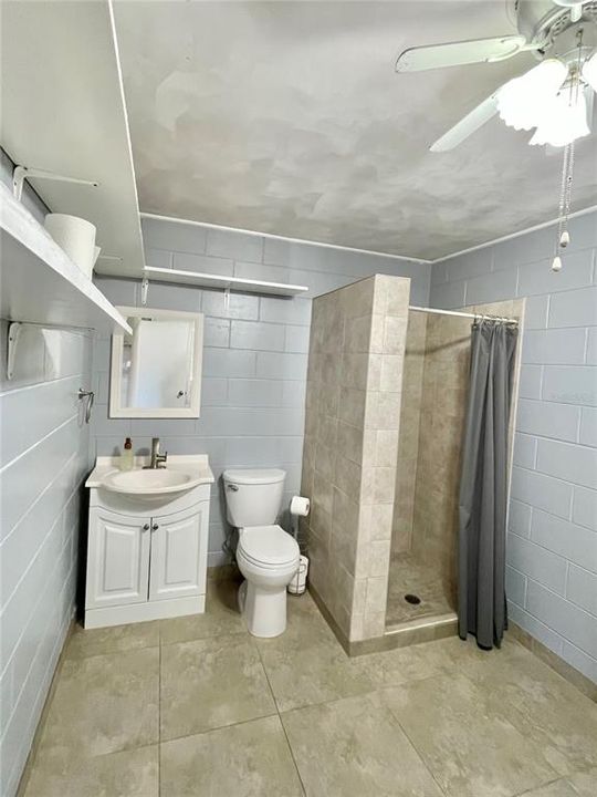 Activo con contrato: $365,000 (3 camas, 2 baños, 2020 Pies cuadrados)
