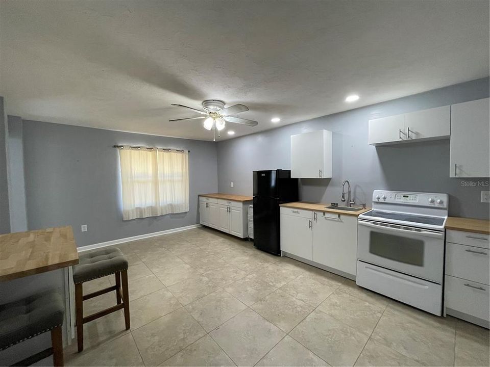 Activo con contrato: $365,000 (3 camas, 2 baños, 2020 Pies cuadrados)