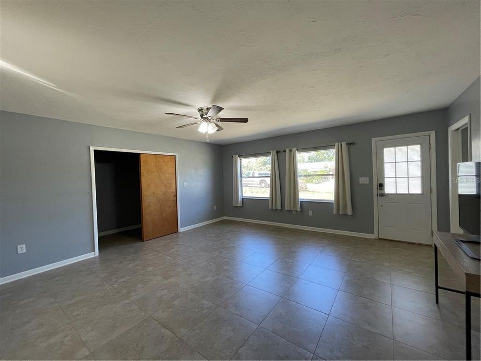 Activo con contrato: $365,000 (3 camas, 2 baños, 2020 Pies cuadrados)