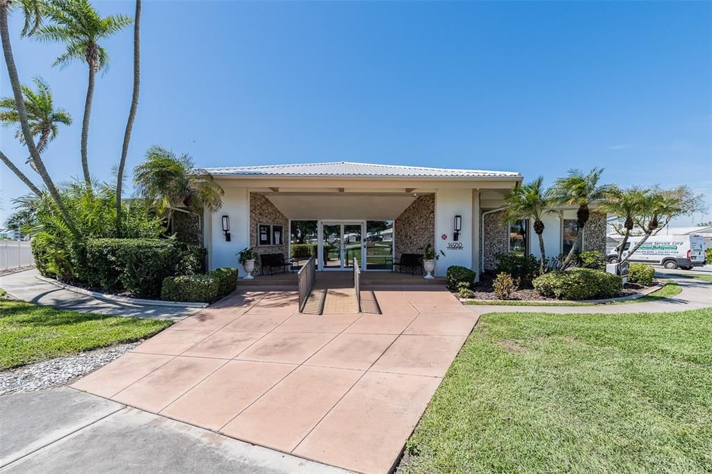 En Venta: $644,900 (4 camas, 3 baños, 2606 Pies cuadrados)