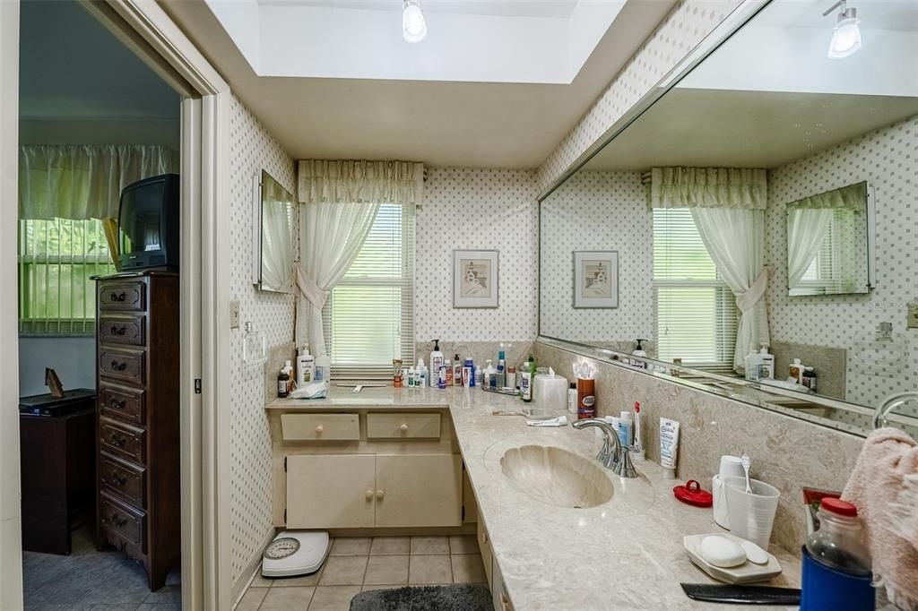 En Venta: $644,900 (4 camas, 3 baños, 2606 Pies cuadrados)