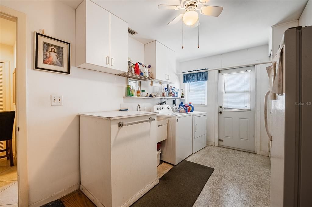En Venta: $644,900 (4 camas, 3 baños, 2606 Pies cuadrados)