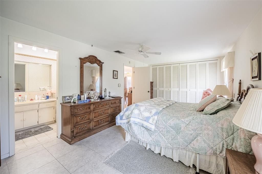 En Venta: $644,900 (4 camas, 3 baños, 2606 Pies cuadrados)