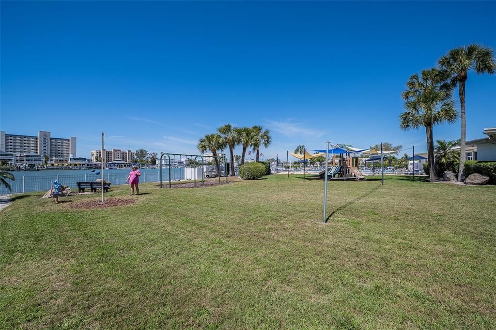 En Venta: $644,900 (4 camas, 3 baños, 2606 Pies cuadrados)