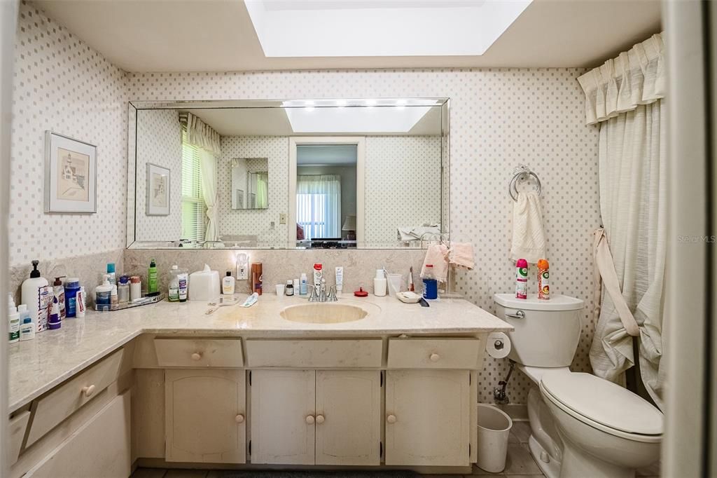 En Venta: $644,900 (4 camas, 3 baños, 2606 Pies cuadrados)