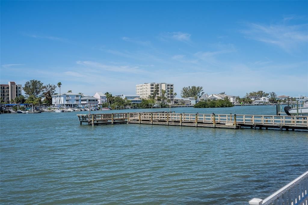 En Venta: $644,900 (4 camas, 3 baños, 2606 Pies cuadrados)