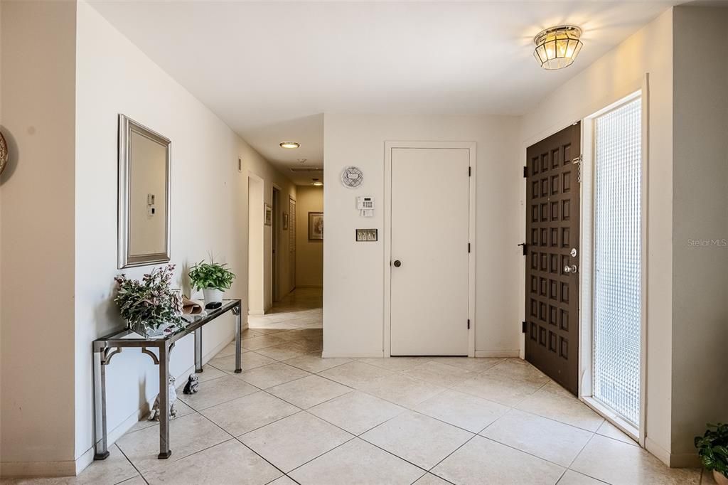 En Venta: $644,900 (4 camas, 3 baños, 2606 Pies cuadrados)