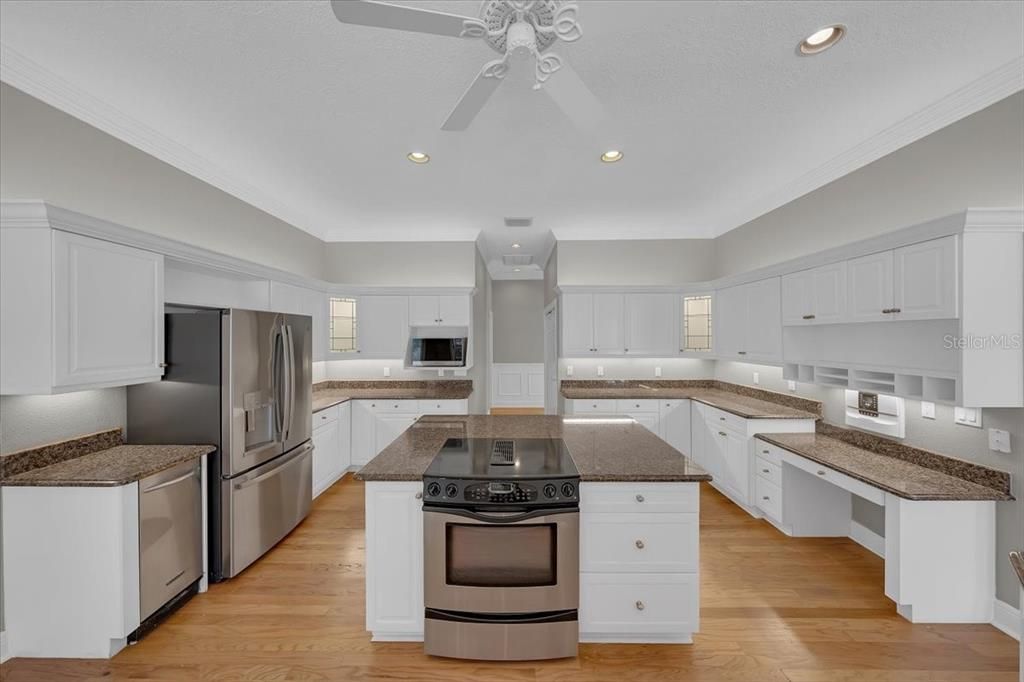 Active With Contract: $975,000 (4 beds, 4 baths, 4690 Square Feet)