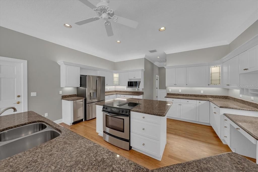 Active With Contract: $975,000 (4 beds, 4 baths, 4690 Square Feet)