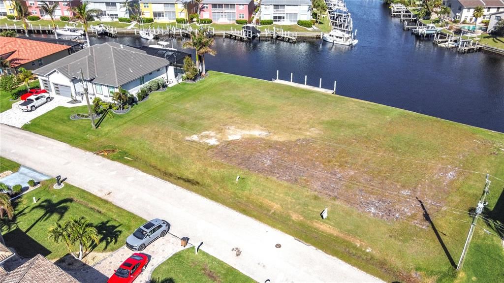 En Venta: $439,000 (0.26 acres)
