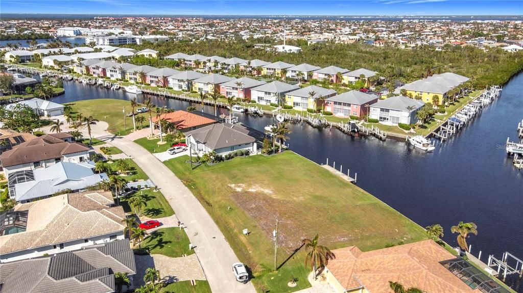 En Venta: $439,000 (0.26 acres)