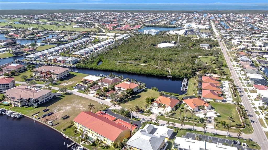 En Venta: $329,000 (0.46 acres)