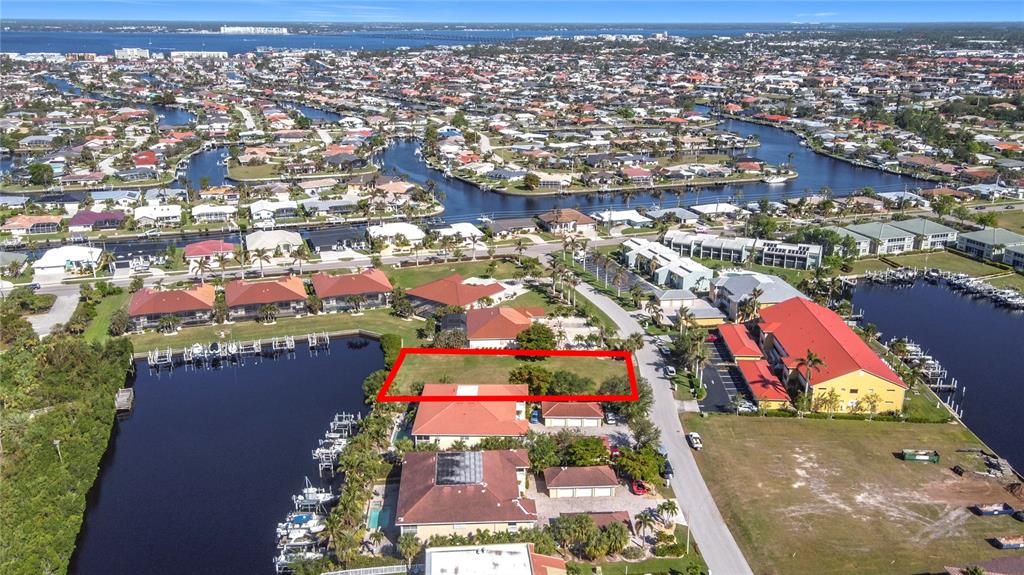 En Venta: $329,000 (0.46 acres)