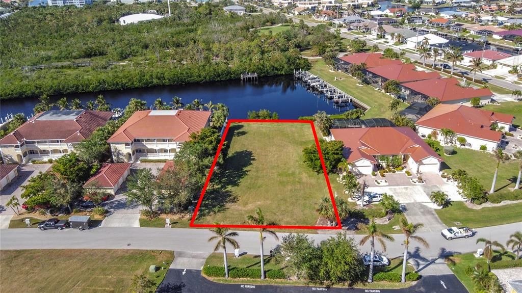 En Venta: $329,000 (0.46 acres)