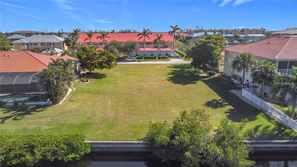 En Venta: $329,000 (0.46 acres)