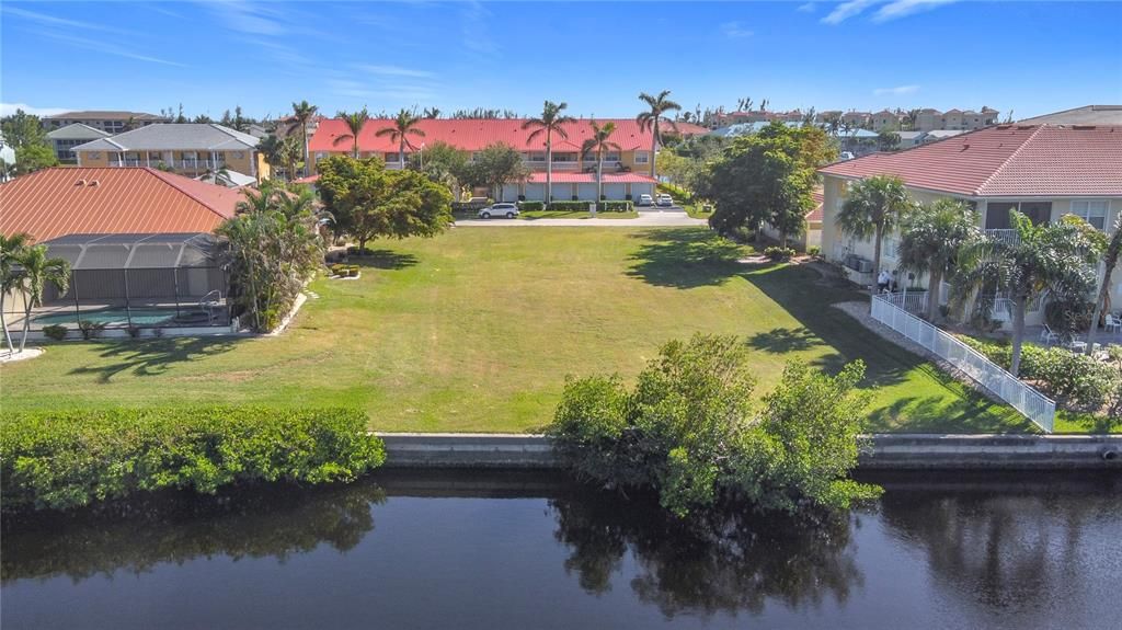 En Venta: $329,000 (0.46 acres)