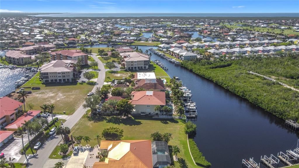 En Venta: $329,000 (0.46 acres)