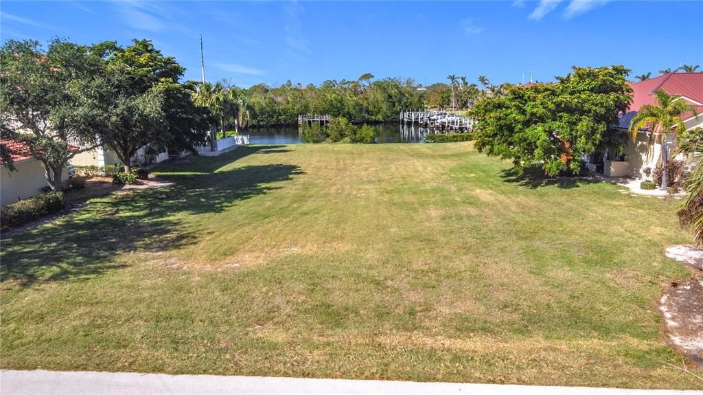 En Venta: $329,000 (0.46 acres)