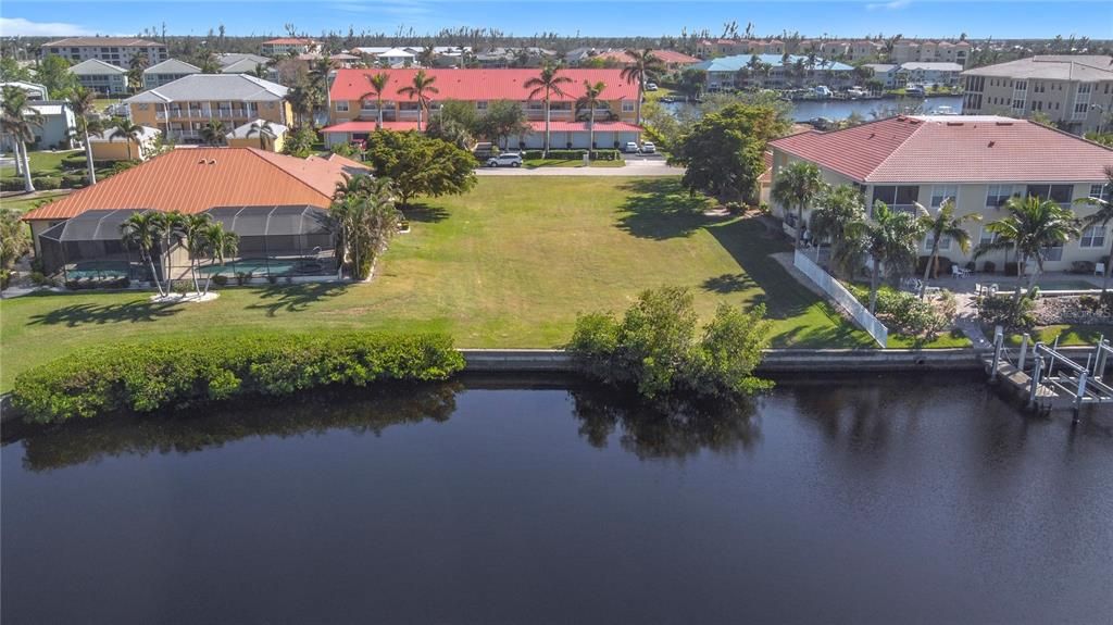 En Venta: $329,000 (0.46 acres)