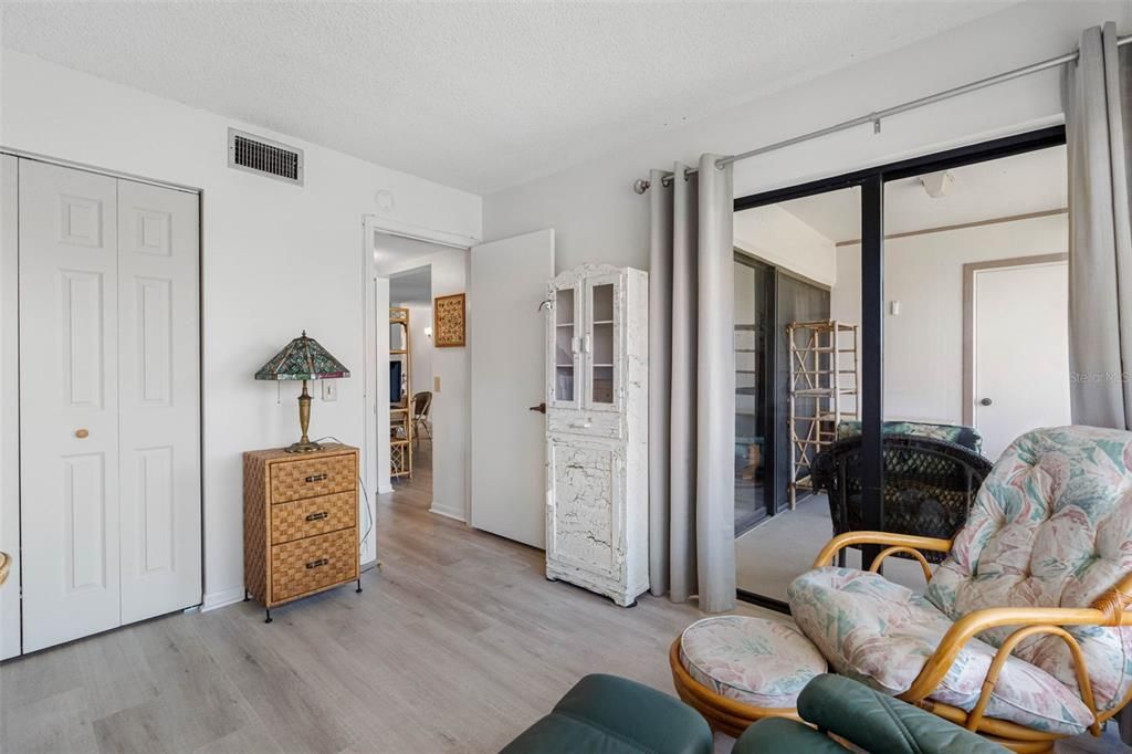 En Venta: $249,000 (2 camas, 2 baños, 890 Pies cuadrados)