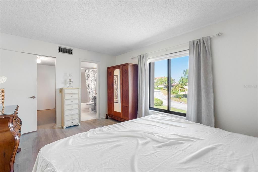 En Venta: $249,000 (2 camas, 2 baños, 890 Pies cuadrados)