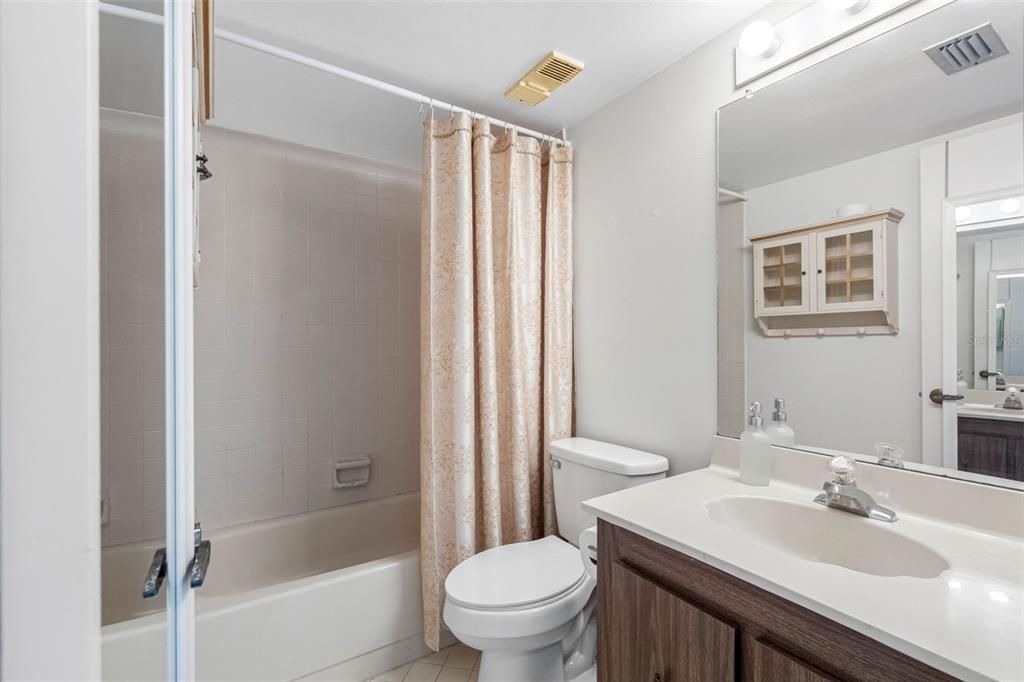 En Venta: $249,000 (2 camas, 2 baños, 890 Pies cuadrados)