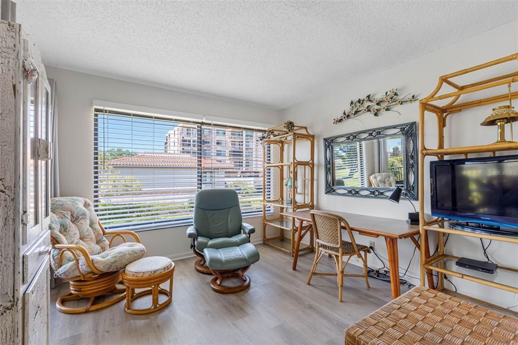 En Venta: $249,000 (2 camas, 2 baños, 890 Pies cuadrados)