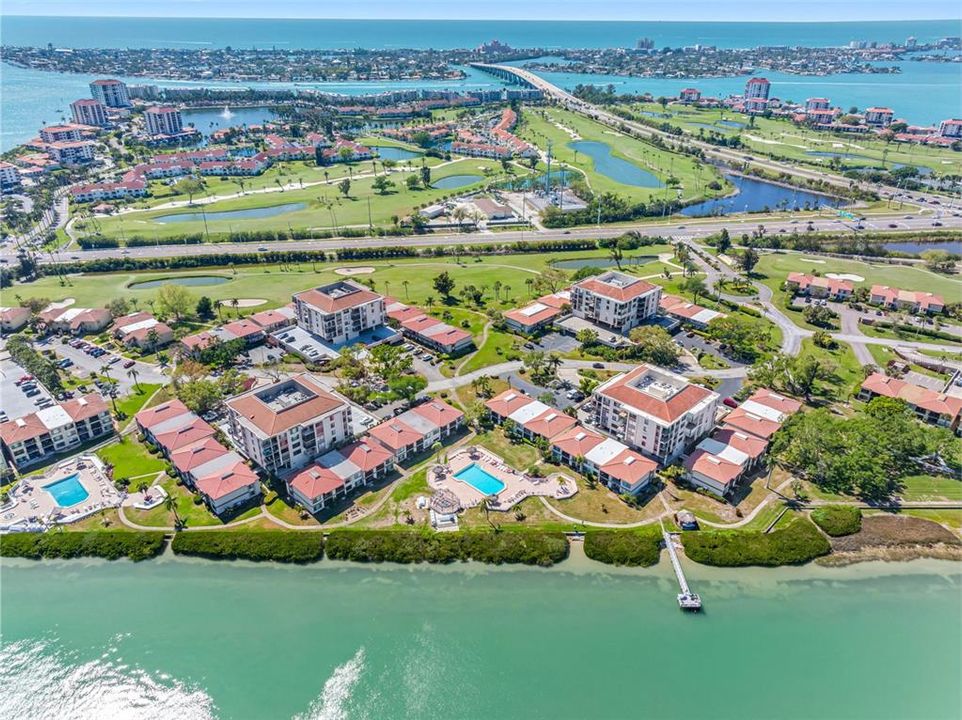 En Venta: $249,000 (2 camas, 2 baños, 890 Pies cuadrados)