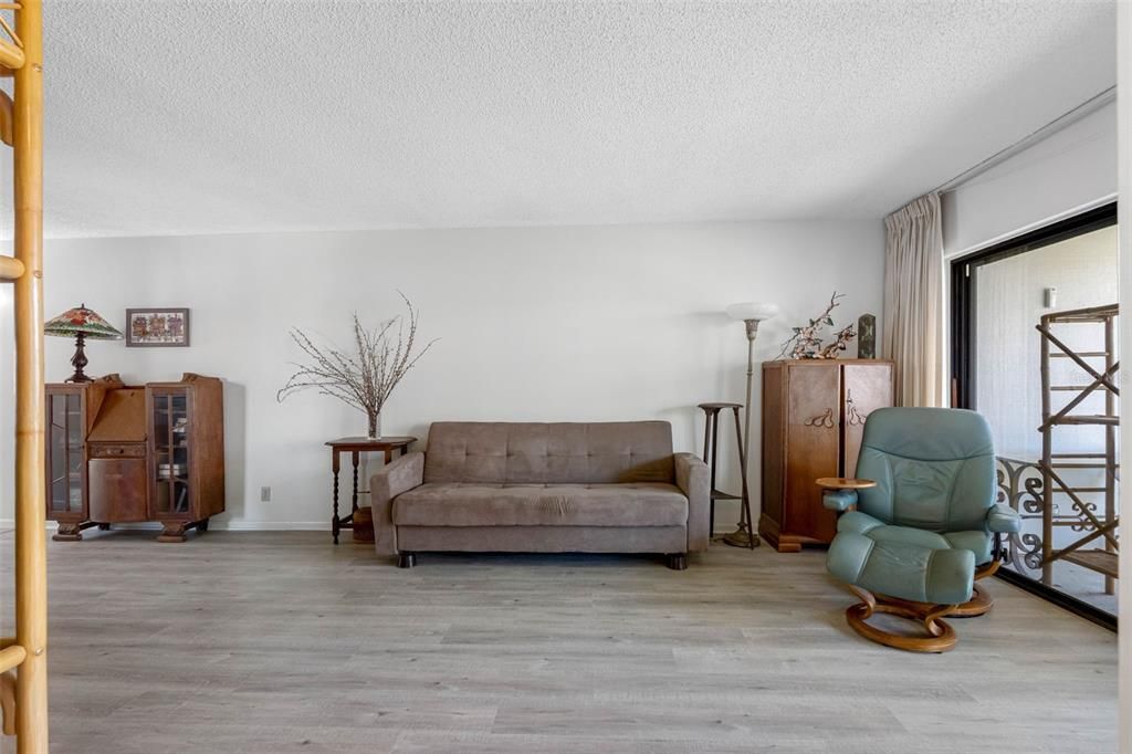 En Venta: $249,000 (2 camas, 2 baños, 890 Pies cuadrados)