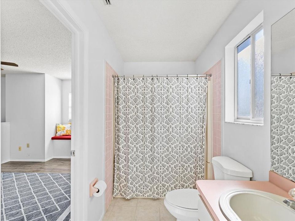 En Venta: $249,900 (2 camas, 2 baños, 1453 Pies cuadrados)
