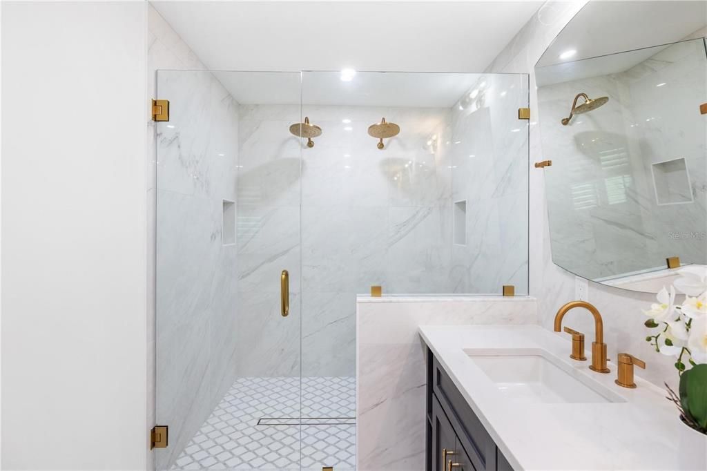 Activo con contrato: $1,890,000 (3 camas, 3 baños, 2529 Pies cuadrados)