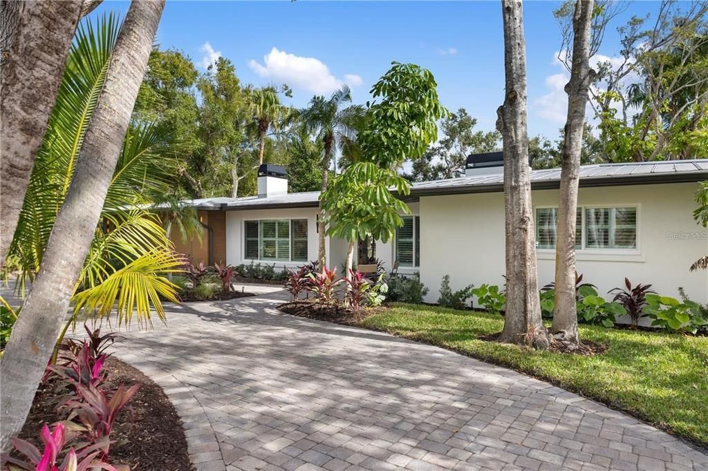 Activo con contrato: $1,890,000 (3 camas, 3 baños, 2529 Pies cuadrados)
