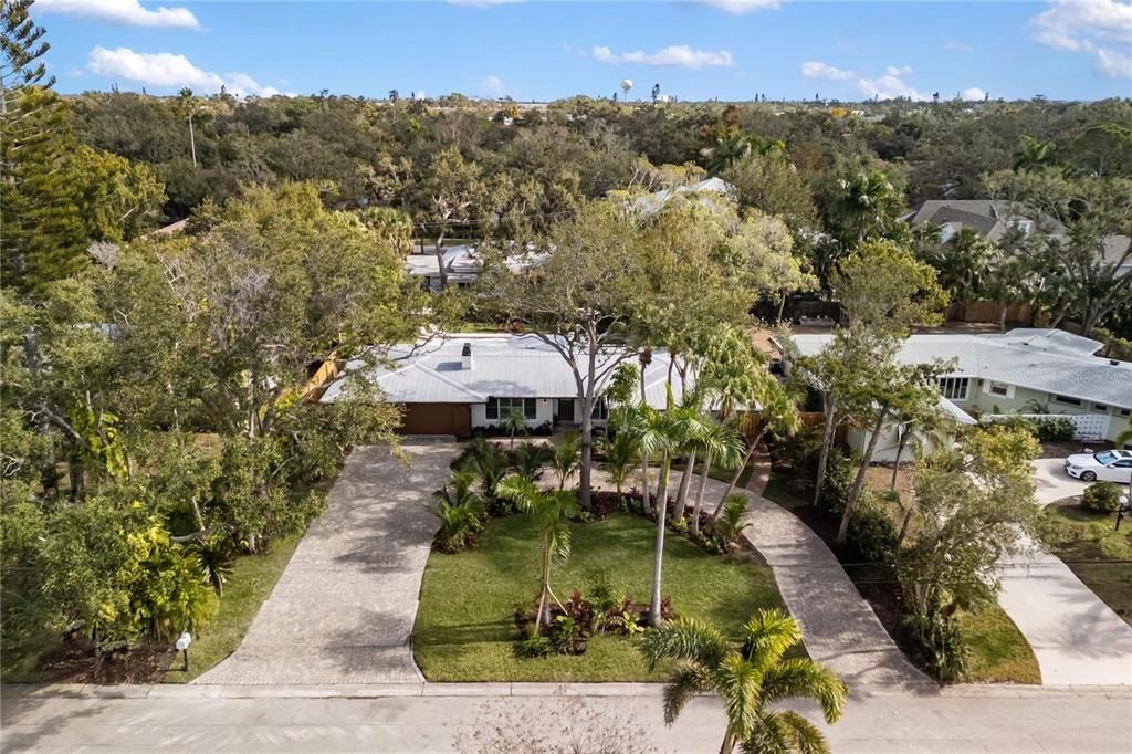 Activo con contrato: $1,890,000 (3 camas, 3 baños, 2529 Pies cuadrados)