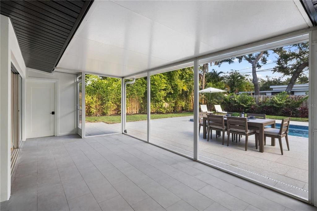 Activo con contrato: $1,890,000 (3 camas, 3 baños, 2529 Pies cuadrados)