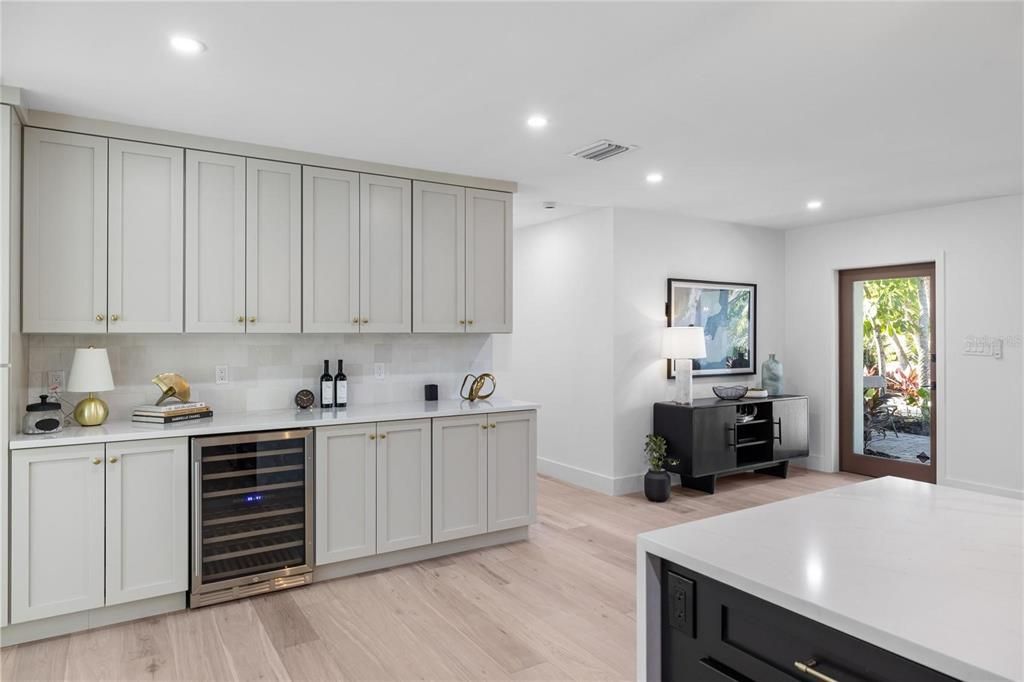 Activo con contrato: $1,890,000 (3 camas, 3 baños, 2529 Pies cuadrados)