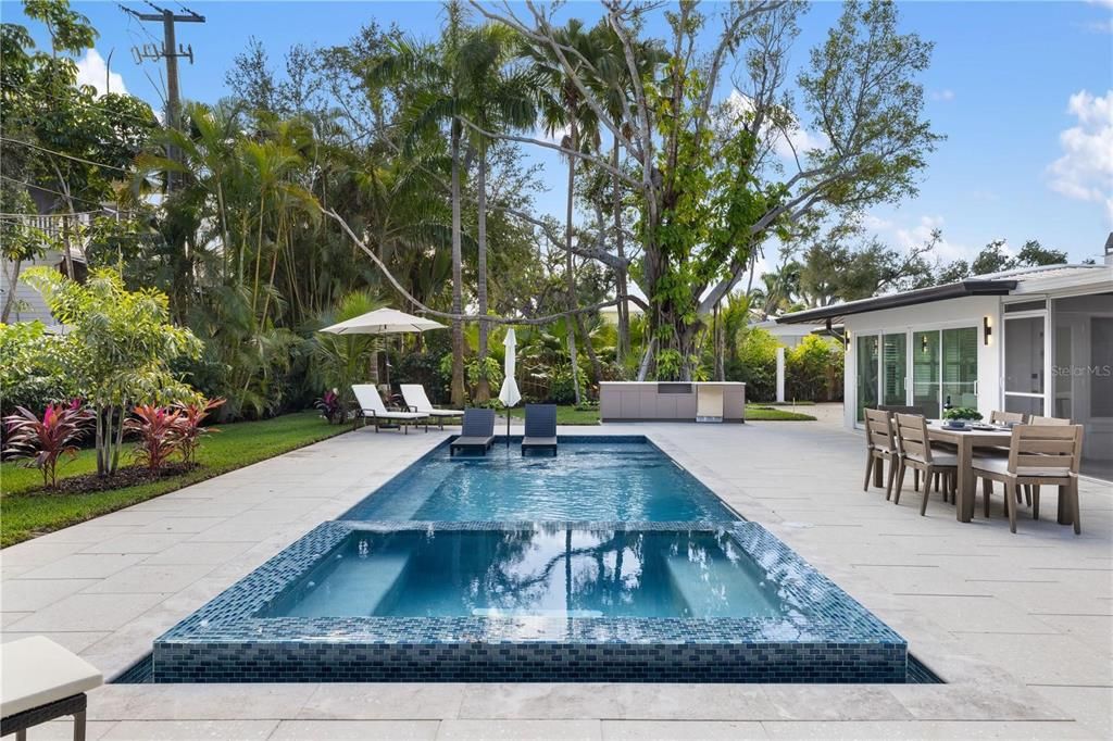 Activo con contrato: $1,890,000 (3 camas, 3 baños, 2529 Pies cuadrados)